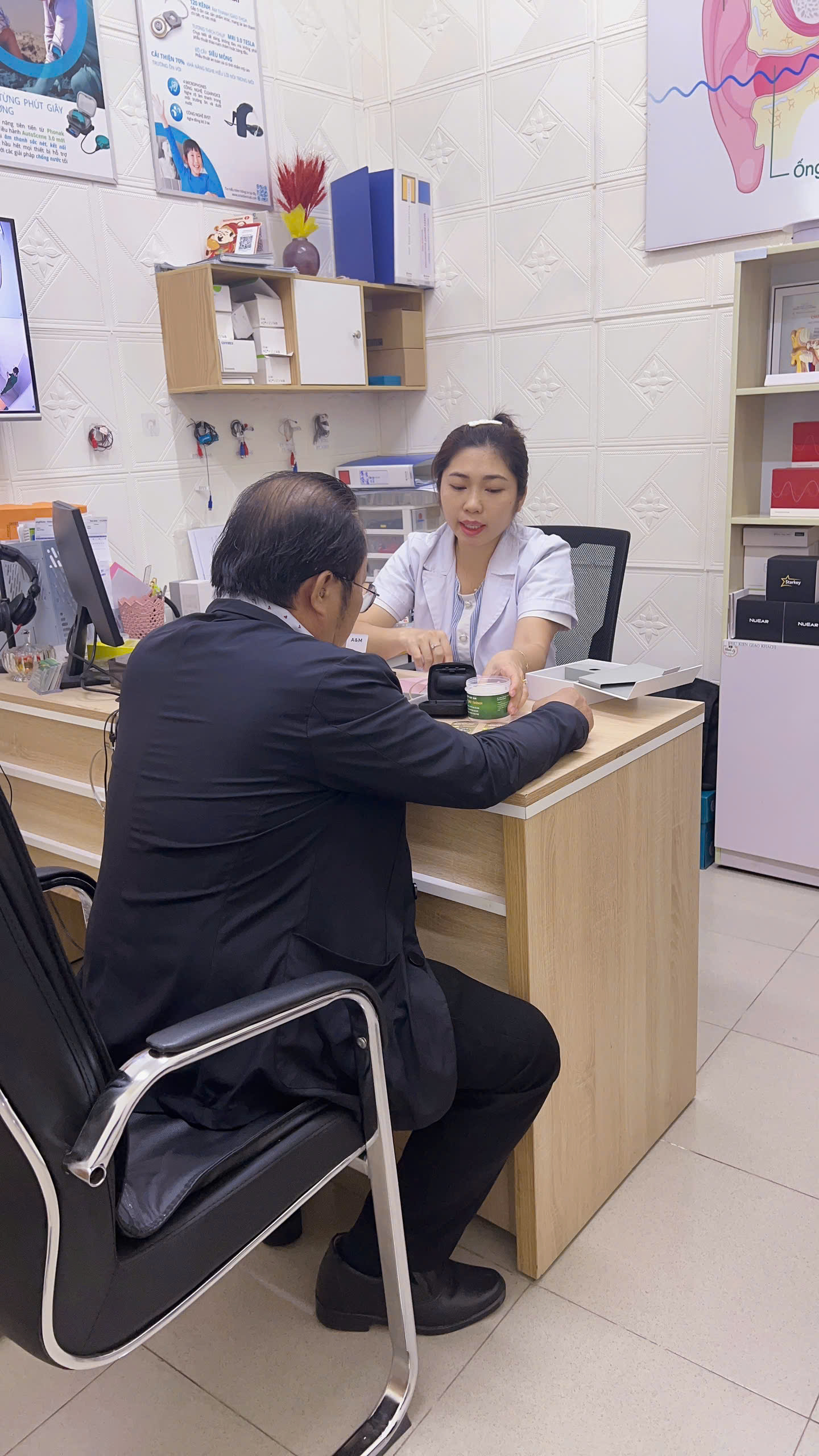 Máy Trợ Thính Giá Bao Nhiêu? Bảng Giá Và Cách Chọn Phù Hợp 2026 4 May Tro Thinh Gia Bao Nhieu Tro Thinh Au Viet 4